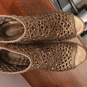Size 7.5m Donald j pliner gold cage booties